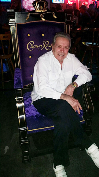 Mickey Gilley is coming to townng - Cover Image